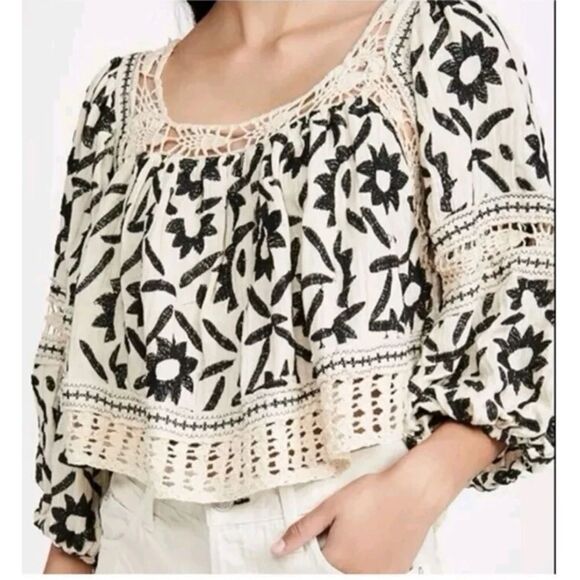 Christian Siriano Tops - Christian Siriano Sz M Shirt Linen Blend Cream w Black Flowers Crochet Trim Boho